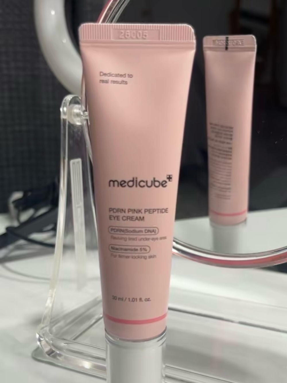 Medicube PDRN Pink Peptide Eye serum -